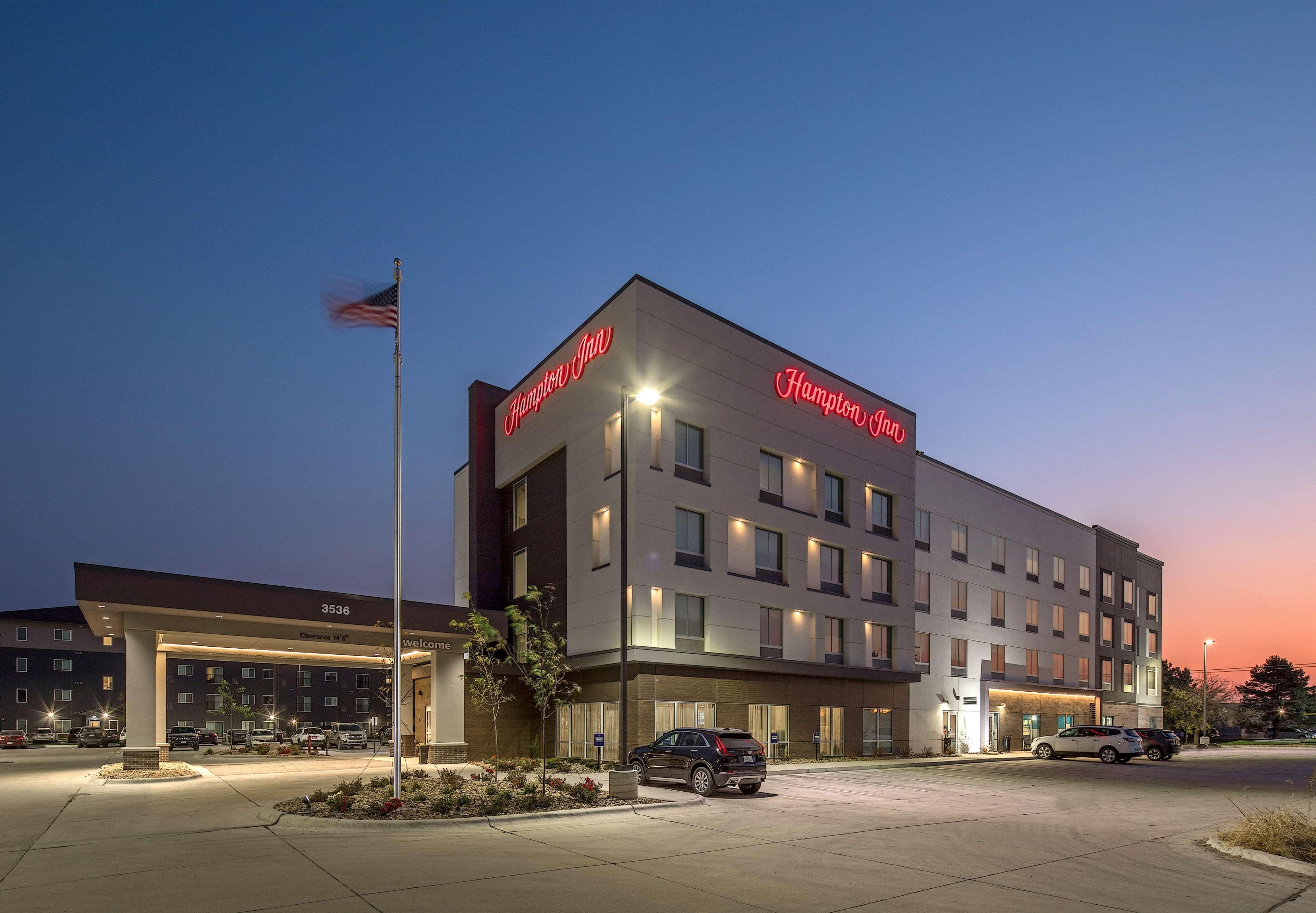 Hampton Inn Columbus Exterior photo